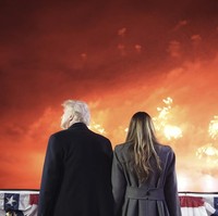 Tampilan Melania ini melengkapi suasana penuh semangat menjelang pelantikan suaminya. Baik dalam gaya berbusana maupun sikapnya, ia terus menunjukkan bahwa dirinya tidak hanya menjadi pendamping, tetapi juga sosok yang memiliki daya tarik tersendiri di dunia mode dan publik. Hanya saja citra Dolce & Gabbana yang erat dengan kontroversi membuat pilihan busana ini bertolak belakang dengan status Melania sebagai ibu negara.  (Foto: AP Photo/Alex Brandon)