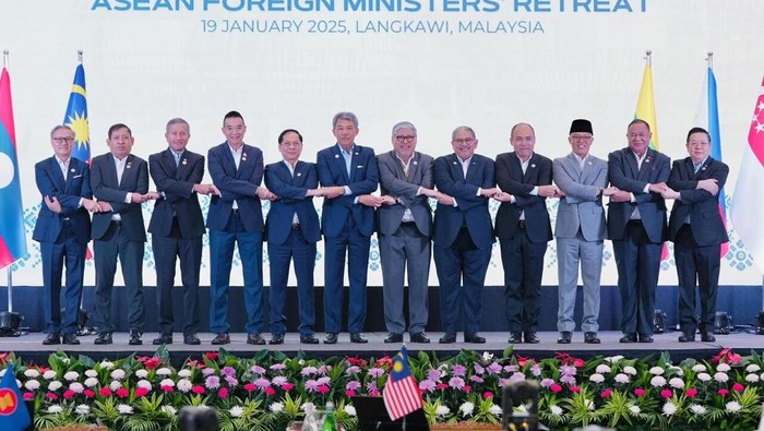 Menlu RI, Sugiono menghadiri  ASEAN Foreign Ministers Retreat (AMM Retreat) di Langkawi, Malaysia
