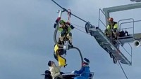 Kerusakan pada kereta gantung membuat beberapa pemain ski tergantung di udara, sementara beberapa lainnya jatuh ke tanah.