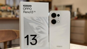 Reno13 5G dengan konfigurasi RAM 8GB+ROM 256GB dibanderol dengan harga Rp8.999.000 dan seharga Rp9.999.000 untuk varian RAM 12GB+ROM 512GB. Foto: Adi Fida Rahman/detikINET