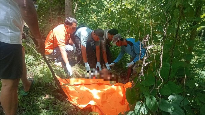 pembunuhan di Jombang pria berjaket hitam