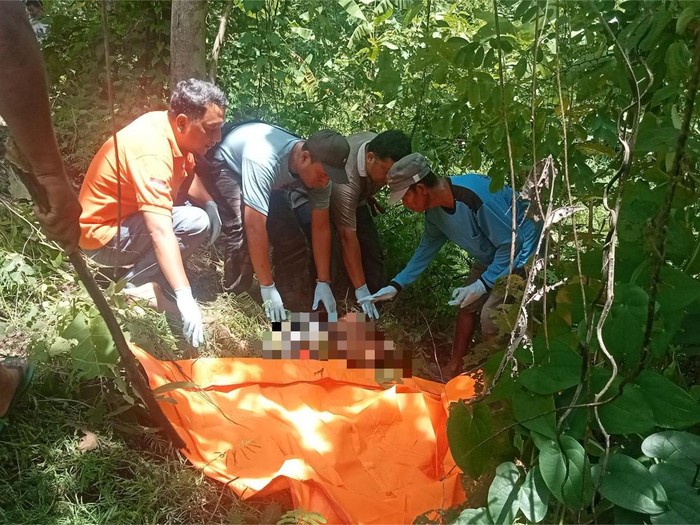 pembunuhan di Jombang pria berjaket hitam