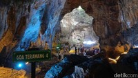 Penampakan Goa Terawang Eco Park dengan hiasan pernak-pernik lampu, Minggu (19/1/2025).
