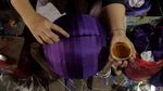 Lampion dan Berkah Warga Bandung Menjelang Imlek