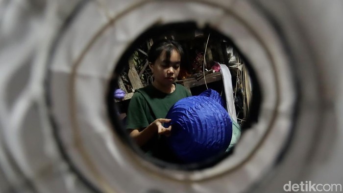 Perajin Lampion di Bandung