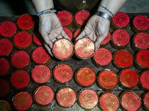 Bahan Baku Naik, Permintaan Kue Keranjang Turun