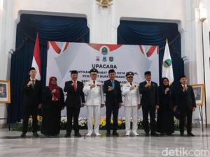 Pesan Khusus Bey Saat Lantik Pj Wali Kota Cimahi, Subang, dan Garut