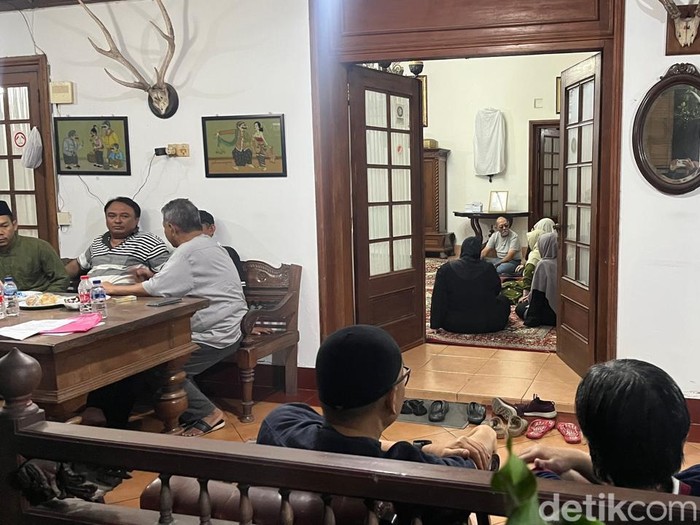 Rumah duka politikus senior PPP, almarhum Mudrick Sangidu, di Kartopuran, Jayengan, Kota Solo, Minggu (19/1/2025) malam.