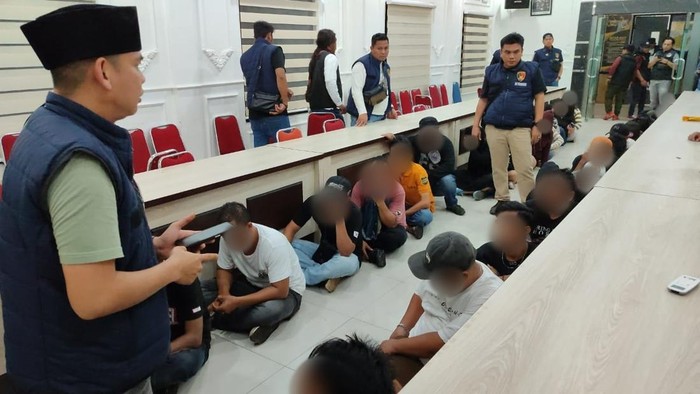Satresnarkoba gelar razia 5 THM, 29 orang positif narkoba.