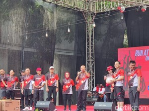 Semarak Soekarno Run Surabaya Dihadiri Eri Cahyadi hingga Hasto