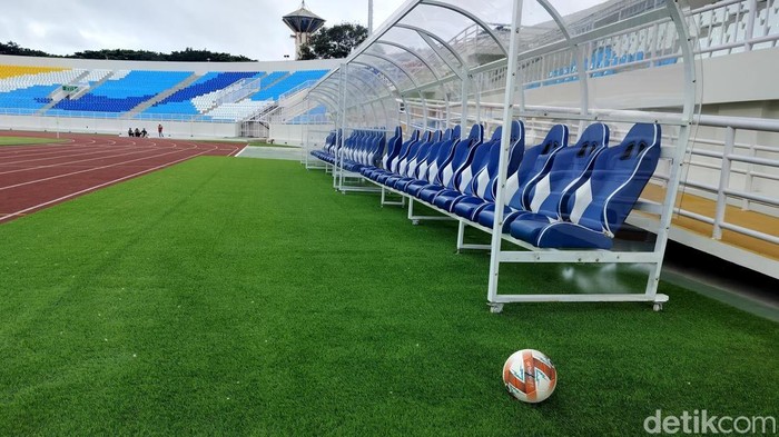 Revitalisasi Stadion Kanjuruhan Malang hampir rampun dan menunggu serah terima