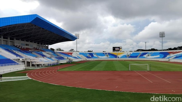 Revitalisasi Stadion Kanjuruhan Malang hampir rampun dan menunggu serah terima