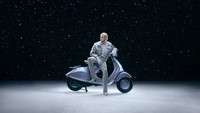 946 Snake masih mengusung spesifikasi mirip dengan 946 terdahulu. Untuk beberapa pasar, termasuk Indonesia, Vespa masih menghadirkan motor ini dengan mesin 155 cc satu silinder 4 katup bertenaga 12,7 HP di 7.750 RPM dan torsi 12,8 Nm di 6.500 RPM. Foto: dok. Vespa