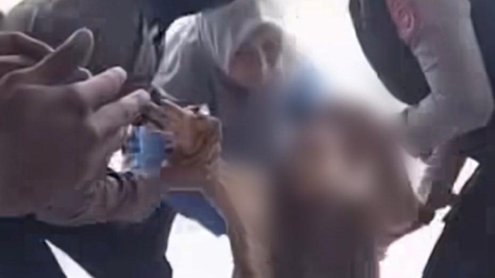 Viral ibu muda hendak diseret ke Rutan Kolaka, Sulawesi Tenggara.