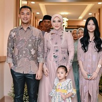 Memasuki usia 7 bulan kehamilan, baby bump di perut Zaskia sudah jelas terlihat. Pesona bumil pun semakin terpancar dari wanita 34 tahun itu. Foto: Instagram/@zaskia_gotix