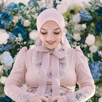 Penampilan Zaskia semakin menawan dengan pulasan makeup hasil tangan MUA Atika Murdan. Dengan hasil akhir yang glowing dan flawless membuat kulit Zaskia terlihat sehat dan awet muda. Foto: Instagram/@zaskia_gotix