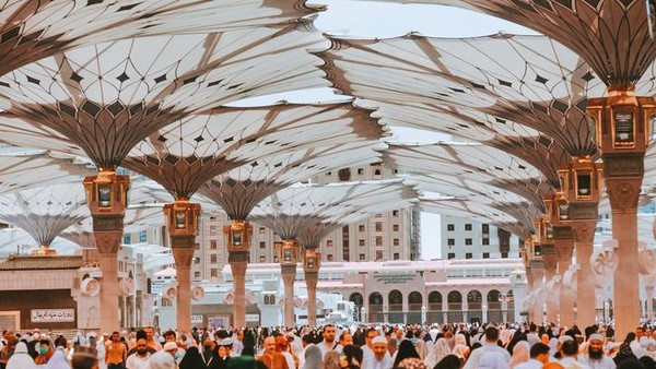 5 Fakta Unik Payung Masjid Nabawi, Jumlah hingga Jadwal Buka Tutupnya