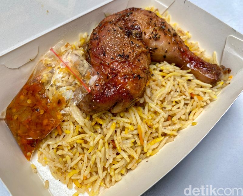 3 Nasi Kebuli Rp 30 Ribuan, Mana yang Paling Gurih Berempah?