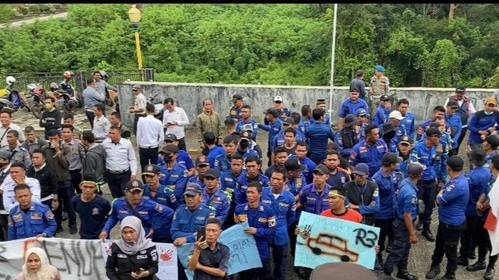 Aksi demo honorer P3K Lubuklinggau di kantor DPRD Lubuklinggau