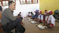 Anak-anak sekolah di wilayah menyambut baik Program Makan Bergizi Gratis tersebut.  