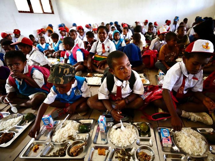 Anak Sekolah di Papua Tengah Terima Makan Bergizi Gratis Perdana