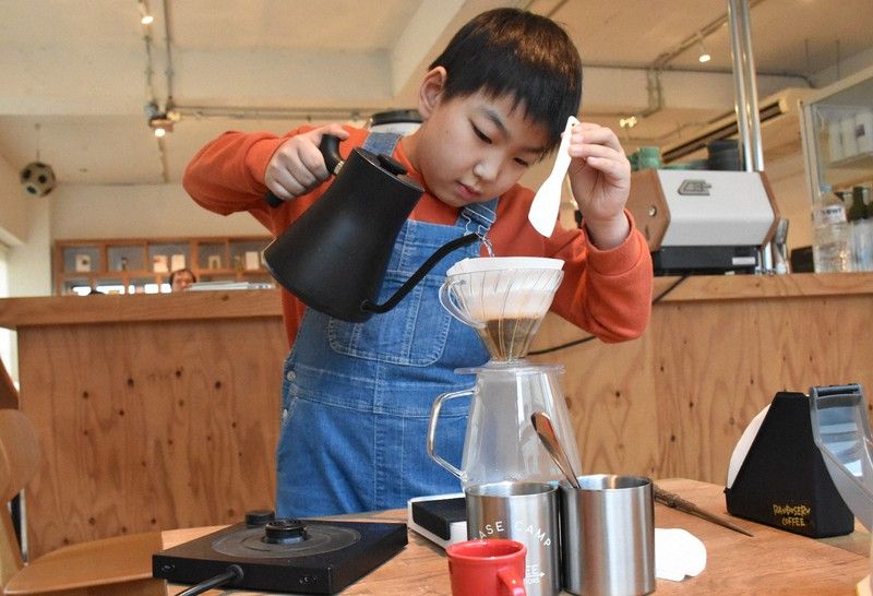 Hebat! Bocah Sekolah Dasar Juarai Kompetisi Barista