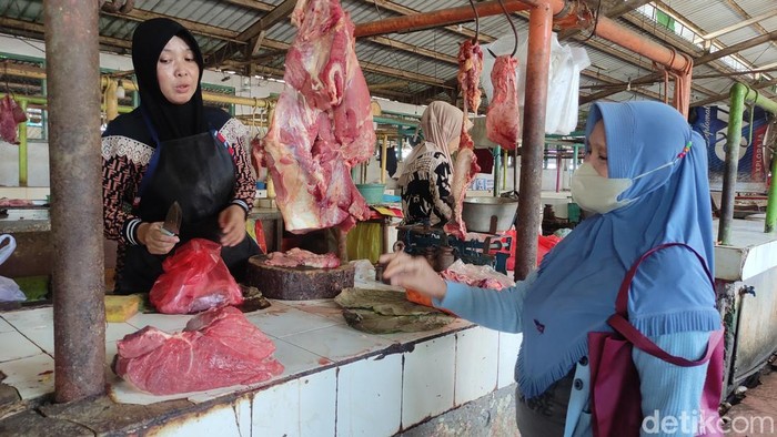 Dampak Wabah PMK Merebak, Penjualan Daging di Sidoarjo Merosot Dratis