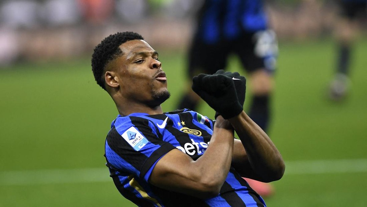 Denzel Dumfries ingin melakukan penebusan di Liga Champions bersama Inter Milan. (Foto: REUTERS/Massimo Pinca)