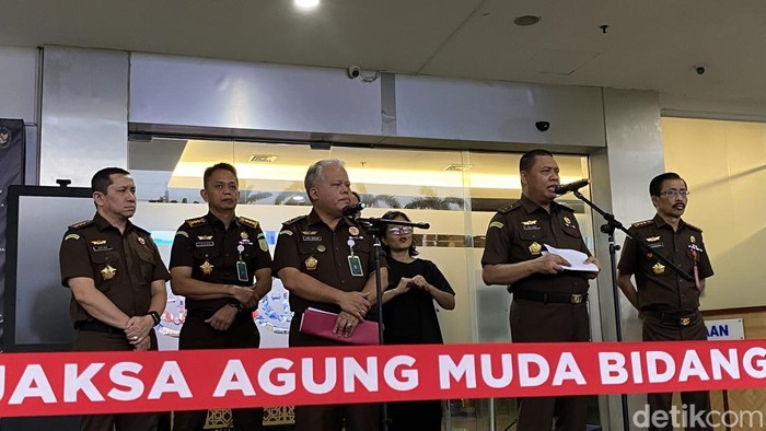 Direktur Penyidikan Jampidsus Abdul Qohar dalam jumpa pers di kantornya, Senin (20/1/2025). Foto: Devi/detikcom.