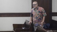 Dono Parwoto menghadiri sidang perdana atas dirinya di Pengadilan Tipikor, Jakarta, Senin (20/1/2025).