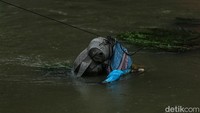 Namun kini beberapa hiasan tersebut rusak.