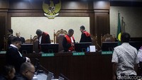 Alfan mengatakan dana komando dari pemenang lelang proyek pengadaan di Basarnas sudah ada sebelum dirinya menjabat. Dia mengatakan nilai setoran dari pemenang lelang itu ditentukan oleh kuasa pengguna anggaran (KPA).