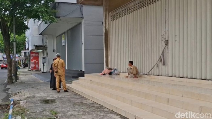 Evakuasi anak yang diikat ibunya ODGJ di Tulungagung