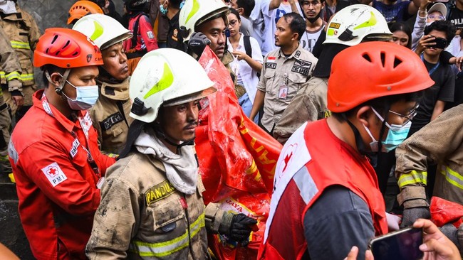 Masih Bertambah Jumlah Kantong Jenazah Korban Kebakaran Glodok Plaza