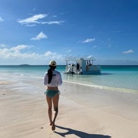 Seperti yang terlihat dalam unggahan vlognya, Hyeri mengajak Park Kyung Hye, lawan mainnya drama Korea My Girlfriend is a Gumiho untuk menyusulnya ke Amanpulo dan menikmati keindahan resor mewah itu. Foto: dok. Instagram @hyeri_0609