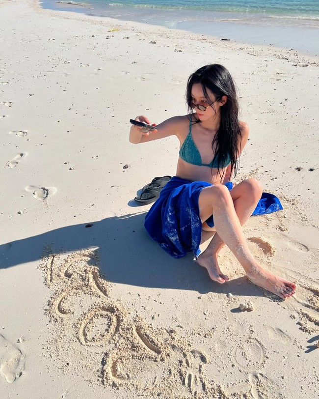 Hyeri Girl’s Day terbang ke sebuah resor pulau mewah di Filipina. Dia menikmati momen liburan setelah menyelesaikan pemotretan bersama Marie Claire Korea. Foto: dok. Instagram @hyeri_0609