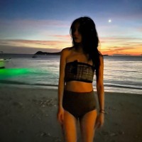 Penggemar dapat menantikan drama Korea terbaru Hyeri, Friendly Rivalry yang akan tayang pada 10 Februari 2025. Drama thriller yang diadaptasi dari webtoon ini menampilkan transformasinya sebagai siswa SMA elit yang paling berkuasa di sekolah. Foto: dok. Instagram @hyeri_0609