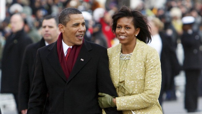 President Barack Obama and first lady Michelle Obama walk the inaugural parade route in Washington, Tuesday, Jan. 20, 2009. (AP Photo/Charles Dharapak)
