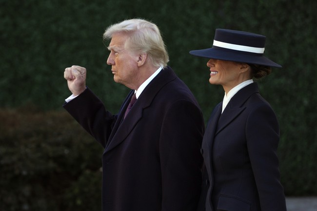 Momen comeback bersejarah ini ditandai Melania dengan penampilan yang maksimal. Namun, ia mempresentasikan sesuatu yang berbeda kali ini. (Foto: AP Photo/Matt Rourke)