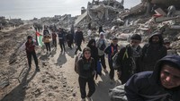 Meski gembira bisa kembali pulang, mereka juga khawatir seandainya gencatan senjata antara Israel dan Hamas itu gagal. Warga Palestina berharap kesepakatan gencatan agar tidak dilanggar. (AP Photo/Abed Hajjar)