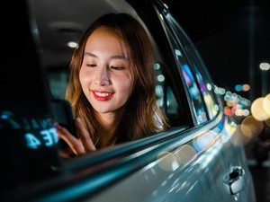Pulang Kerja Bebas Pusing Naik Bluebird-Silverbird Pakai Kartu Kredit BRI