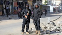 Gencatan senjata tersebut menyerukan agar pertempuran dihentikan, bantuan dikirim ke Gaza, dan 33 dari hampir 100 sandera Israel dan asing yang tersisa dibebaskan selama fase pertama selama enam minggu sebagai imbalan atas hampir 2.000 tahanan Palestina yang ditahan di penjara-penjara Israel. Banyak sandera yang diyakini telah tewas. 