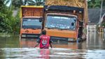 Jalan Lintas Sumatera Lumpuh Akibat Banjir di Jambi
