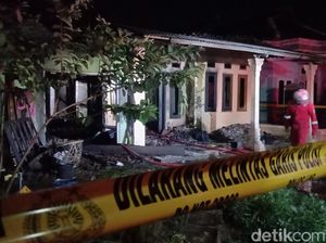 Percikan Bahan Petasan Jadi Penyebab Rumah di Indramayu Hangus Terbakar