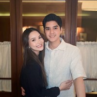 Dari keterangan unggahan diketahui bahwa Al Ghazali dan Alyssa akan menikah tahun ini, tepatnya bulan Juni. “Bismillah, doakan lancar sampai bulan Juni !!! Dinner intimate ngobrol masa depan berdua… Membahas tanggal… Dan plan nya… “ tulis Maia dalam keterangan unggahannya. Foto: Instagram/@maiaestiantyreal