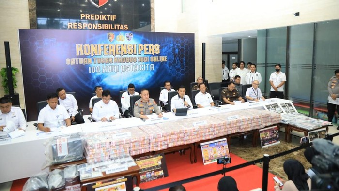 Konferensi pers di Bareskrim Polri terkait kasus judi online. Foto: Dok. Istimewa.