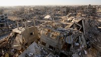 Selain itu, puluhan truk yang membawa bantuan kemanusiaan dan bahan bakar memasuki Jalur Gaza pada hari Minggu untuk pertama kalinya dari Mesir setelah Israel sebelumnya membatasi masuknya bantuan selama operasi militernya di Gaza.