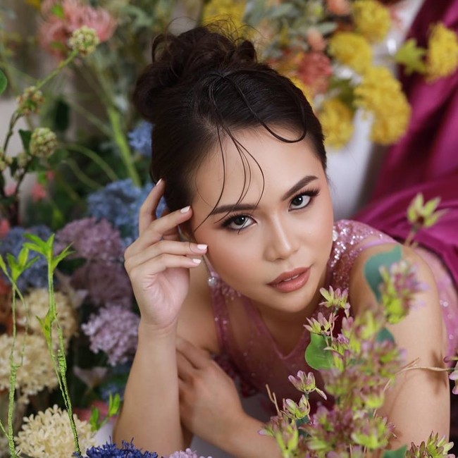 Tak hanya jadi pemenang, Madeleine bahkan menyabet delapan penghargaan di ajang itu yakni Best in Sashing Ceremony Outfit, Social Media Popular Award, Social Media Influencer Award, Best in Sports Wear, Best in Evening Gown, Best in Interview, Best Catwalk Award, dan Popular Award. Foto: Instagram