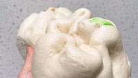 Dijajakan di mobil pick up, Bakpao Elfin jadi andalan warga Rawa Buntu, Tangerang. Ukurannya jumbo, variasinya ada cokelat, ayam, hingga tausa. Harganya mulai dari rp 11 ribuan saja. Foto : Pergi Kuliner / @munchandsnap.jkt