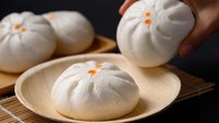 Di Jl. Raya Cilandak KKO, bisa pesan bakpao spesial Medan. Variannya mulai dari tausa, coklat, daging ayam, dan kacang hijau. Bisa pesan lewat ojek online dengan harga Rp 12.000 per buah. Foto : IStock